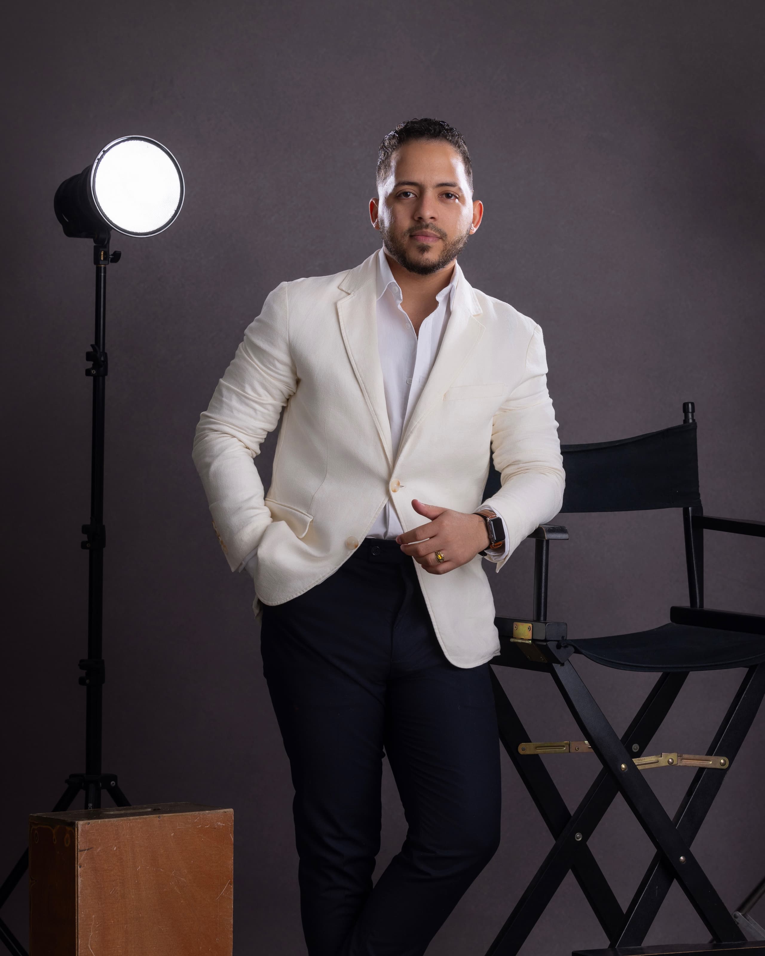 Albert Espinal, el narrador visual detrás de Alzy Comunicando Sueños